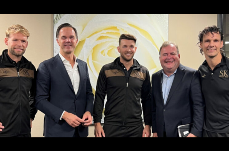 SK Roses informeert Rutte SK Roses informeert Rutte