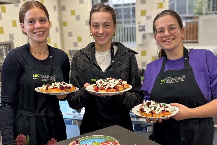 Studenten en Boeregoed lanceren kerstbuurtbox Studenten en Boeregoed lanceren kerstbuurtbox